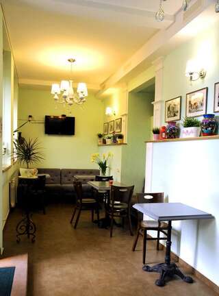 Хостелы MGA Hostel & Tours Ереван Стандартный двухместный номер с 1 кроватью и общей ванной комнатой-2