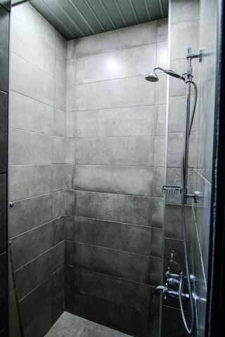 Хостелы MGA Hostel & Tours Ереван Двухместный номер Делюкс с общей ванной комнатой-5